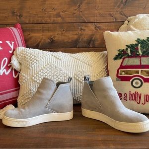 Dolce Vita gray suede Walker booties